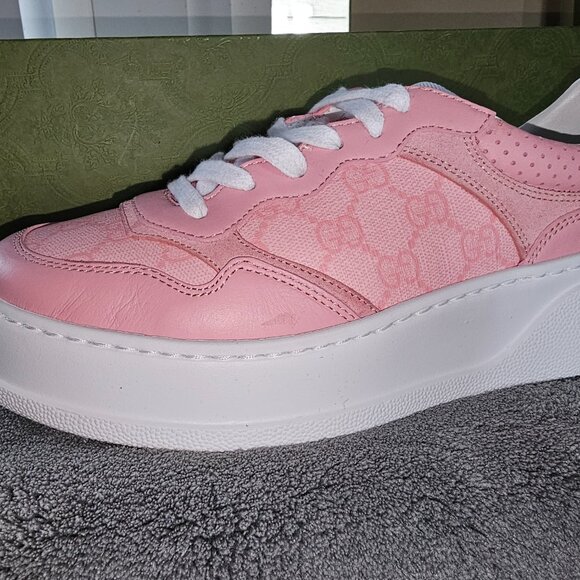 LIKE NEW PINK GUCCI SHOES - Picture 3 of 16